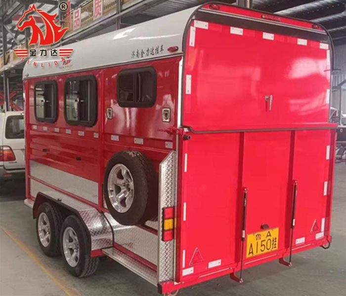 拖挂箱车